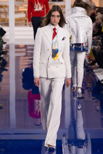 Look 27